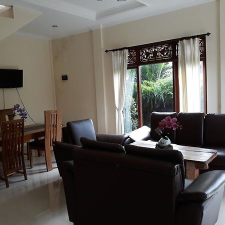 Villa Bungsil Gading ウブド エクステリア 写真